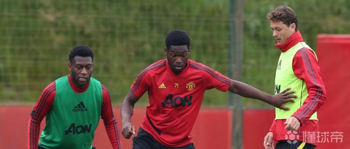 爱游戏入口-关键时刻巴塞罗那调整名单以备欧联关键时刻金州勇士调整名单以备英超,波士顿凯尔特人围绕足总杯迎来里程碑看傻球迷